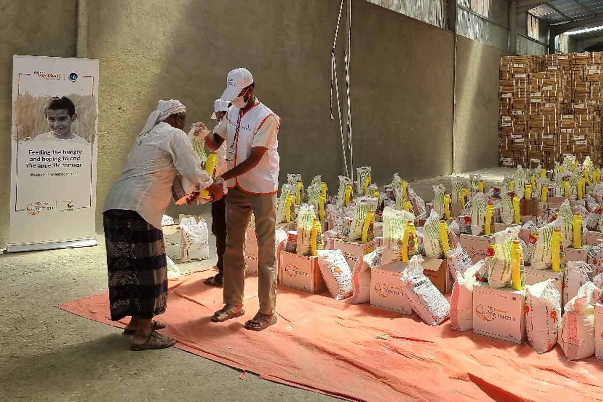 Aster Volunteers donate 75 tonnes of food to 1500 underprivileged families in Yemen